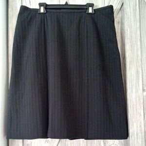 Liz Claiborne Black Pleated Pencil Skirt 14